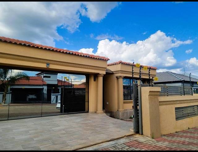 3 BEDROOM PROPERTY TO RENT IN MAHLASEDI PARK